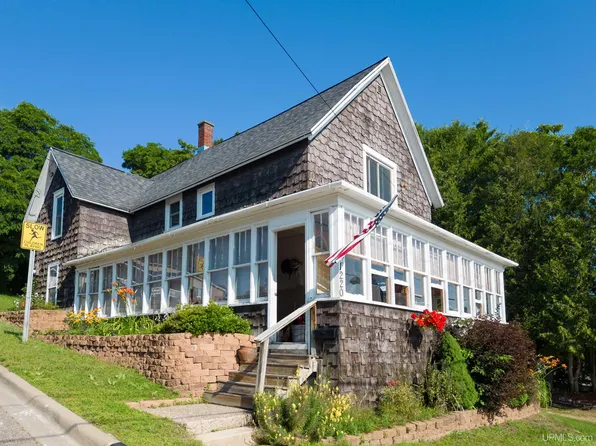 1220 Adams St, Marquette, MI 49855