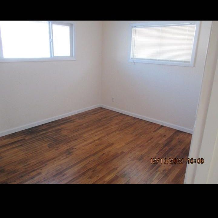 2nd image of 142 Jay St #142