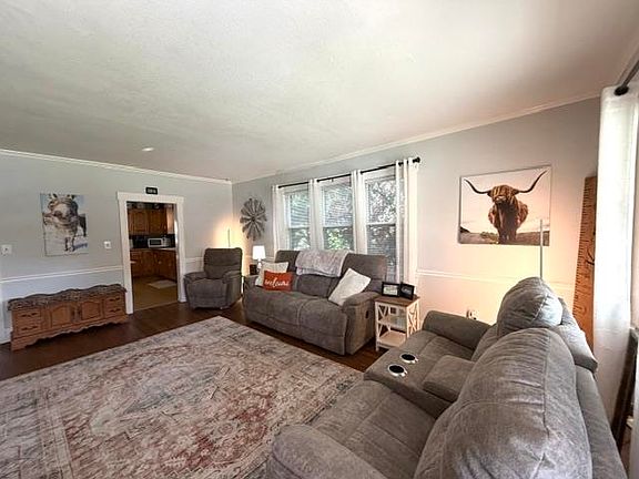 3rd image of 220 N 10th St