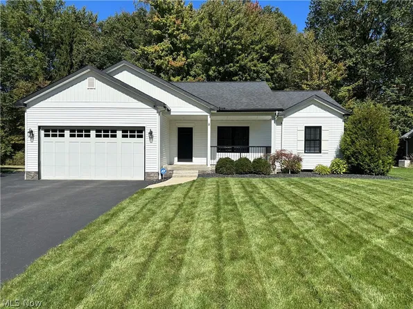 2346 Wilshire Dr, Cortland, OH 44410
