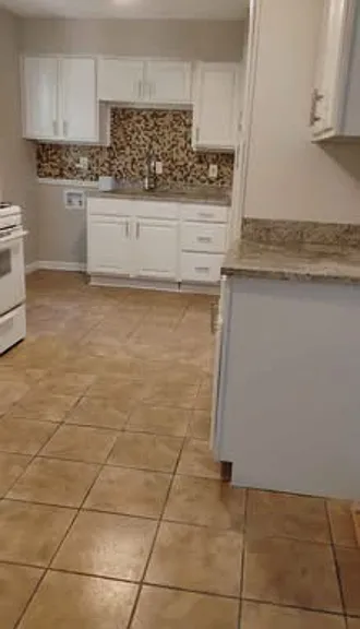 3920 Voltaire Ave — Photo 2