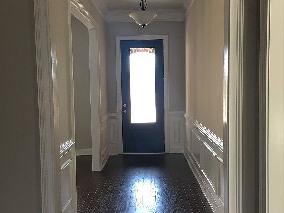 5th image of 353 Sydney Dr S