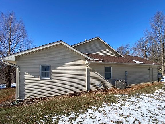 4th image of 865 W Dogwood Dr