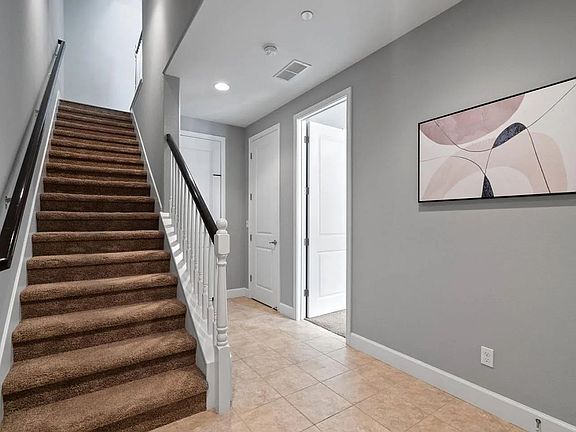 5th image of 1053 E Duane Ave