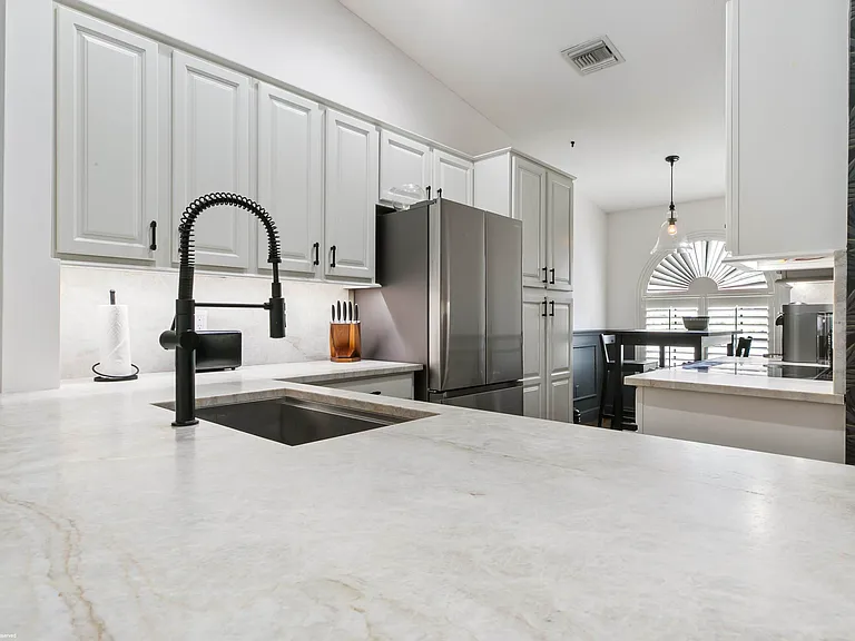 13504 Fountain View Blvd — Photo 10