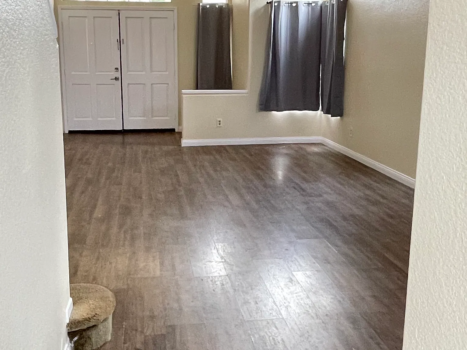 5 bed, 2344 sqft, $4,400 — Photo 2