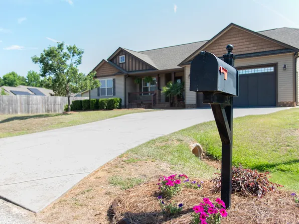 127 Woodglen Dr, Clayton, NC 27527