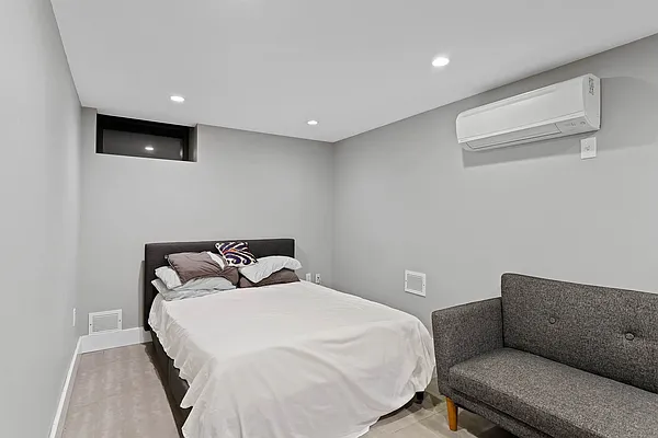 Rented by Safdie Realty Group | media 20