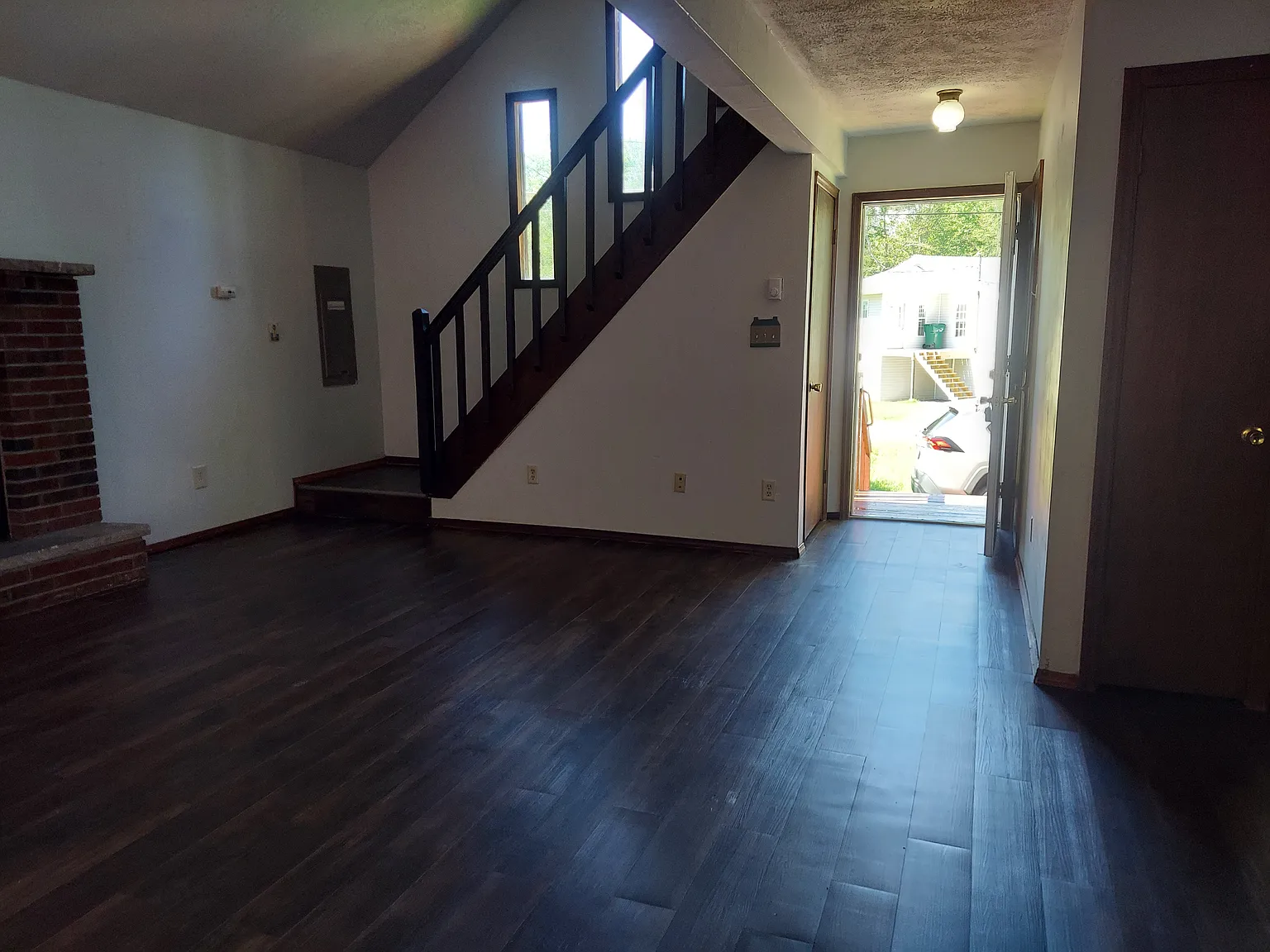 3 bed, 1100 sqft, $1,799 — Photo 3