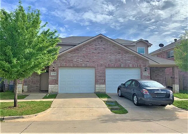 3 bed, 2.5 bath, 1764 sqft, $1,900 — Photo 2