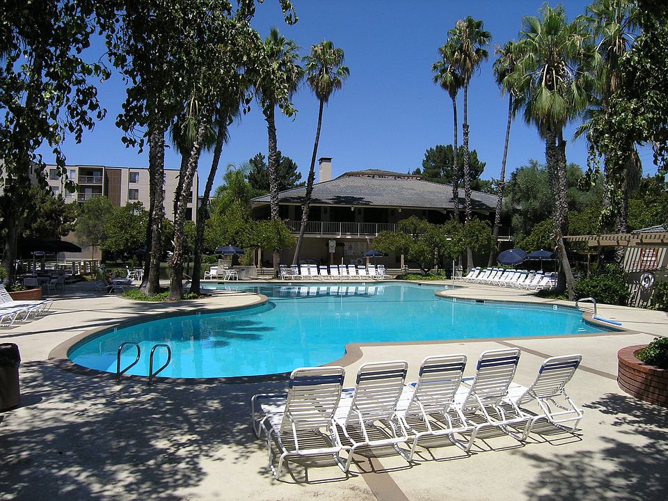 1st image of 330 N Civic Dr APT 506