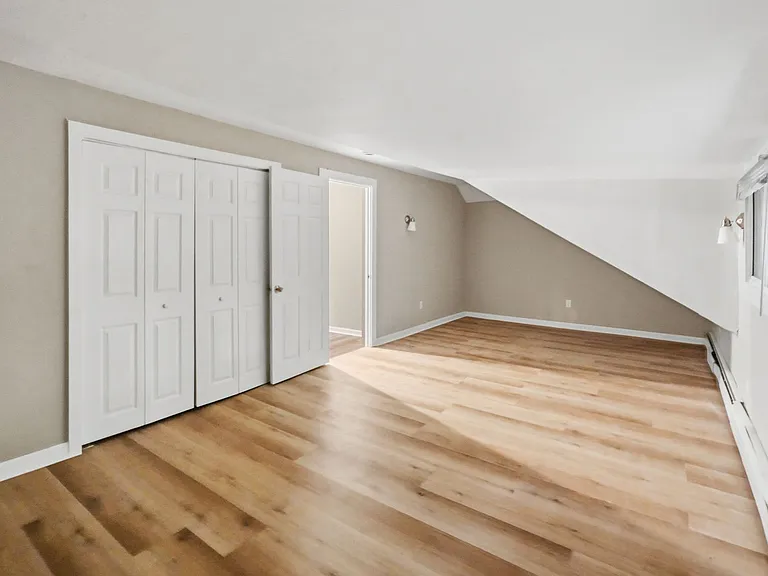 13 Oak St — Photo 9