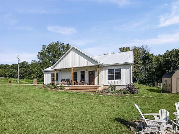 3rd image of 26072 Elsah Hills Dr
