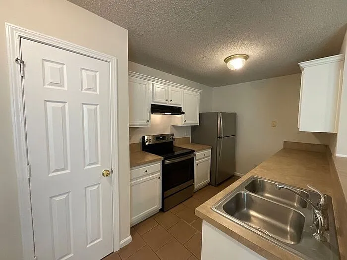 1608 Hallmark Hills Dr — Photo 5