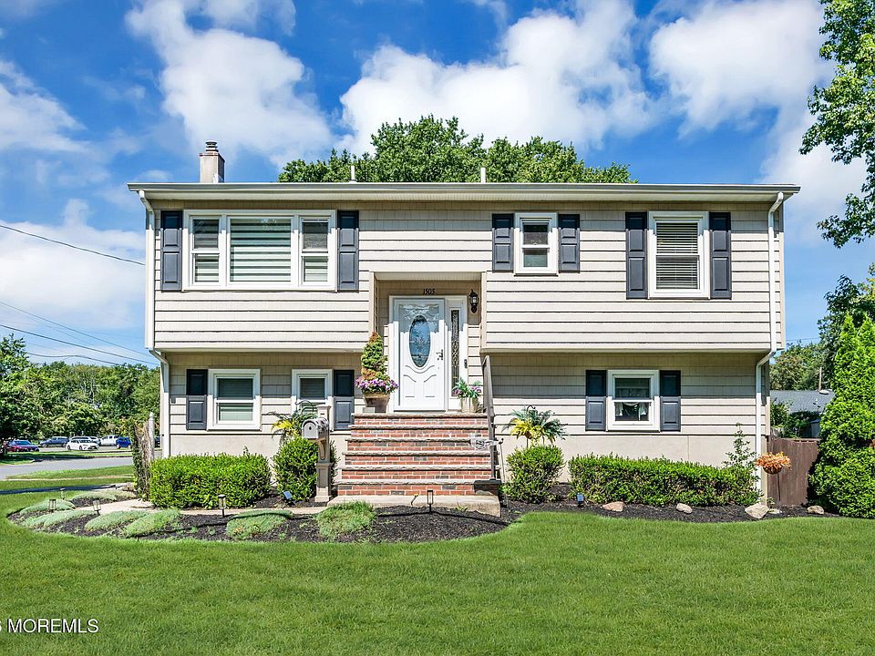 1st image of 1505 Maple Avenue