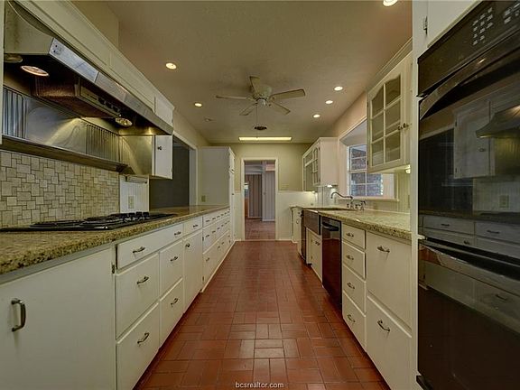 2nd image of 1400 New Years Creek Ln