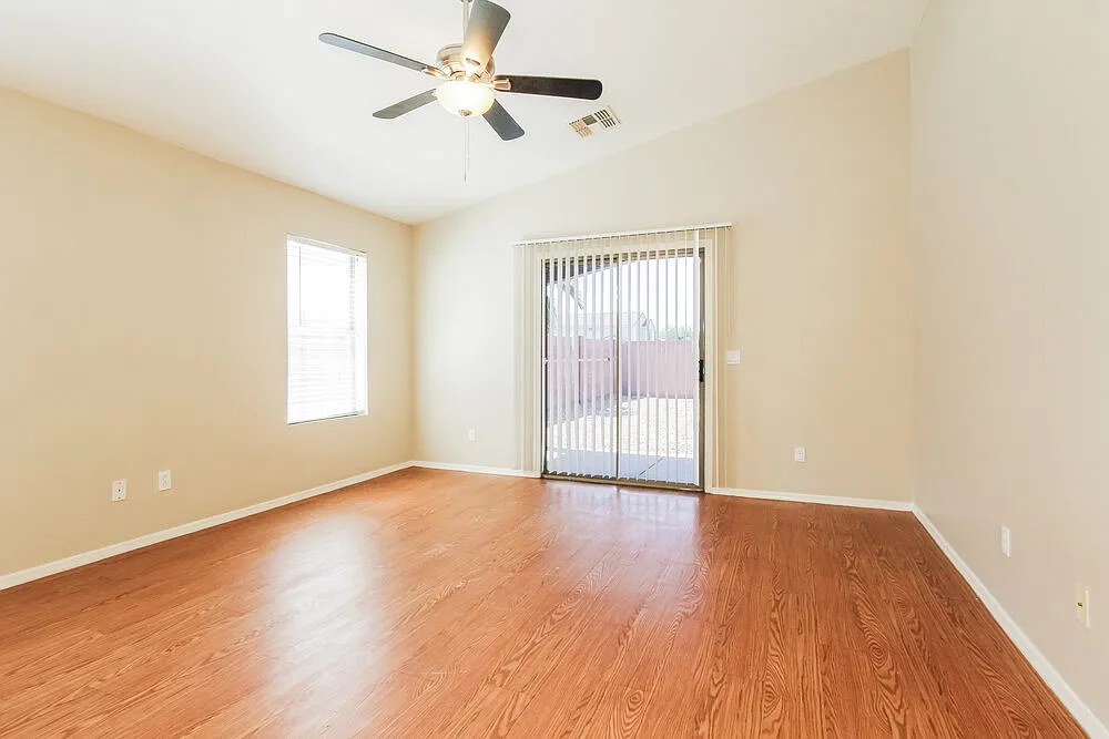 3 bed, 2.0 bath, 1310 sqft, $1,900 — Photo 3