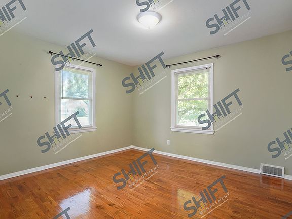 3rd image of 2864 Foster Ave NE