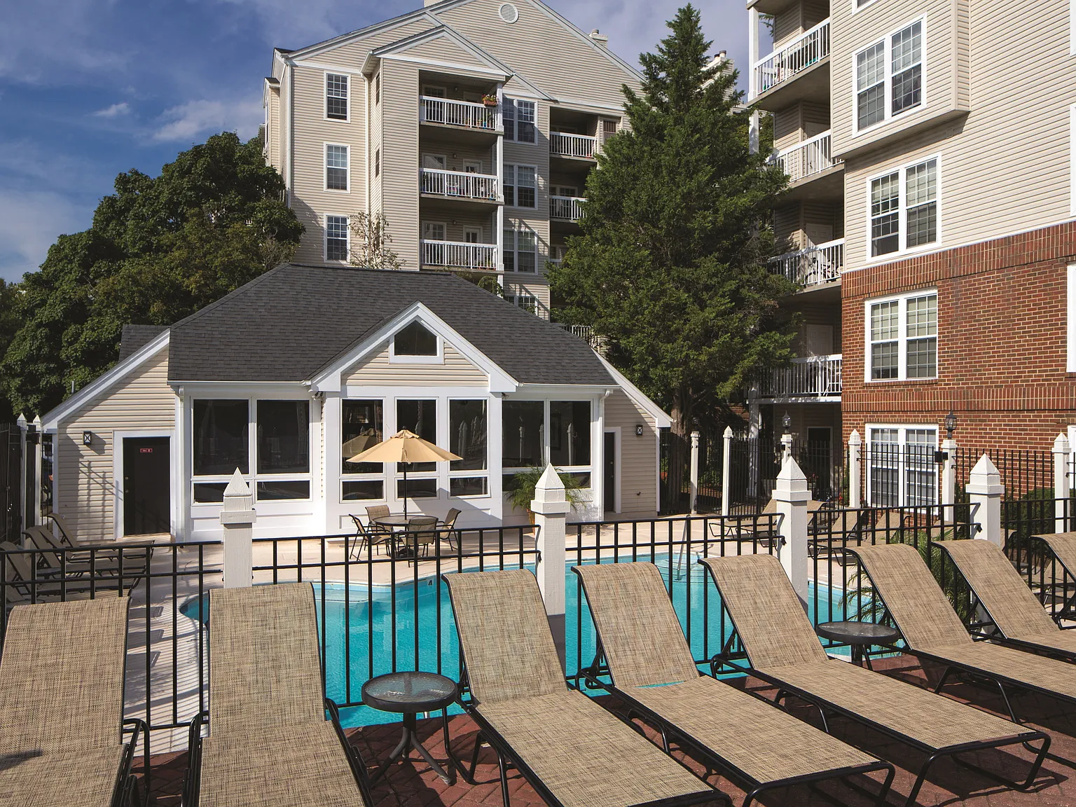 Rosslyn Vue Apartments — Photo 3