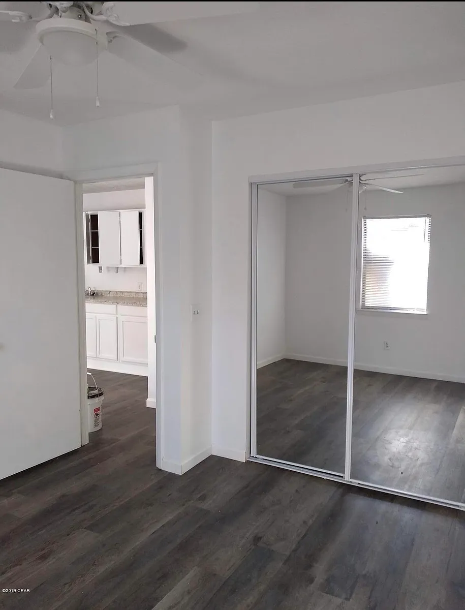 Building Photo - 901 Russ Lake Dr #102