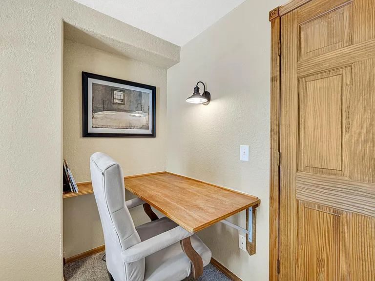 1443 Chesham Cir — Photo 32