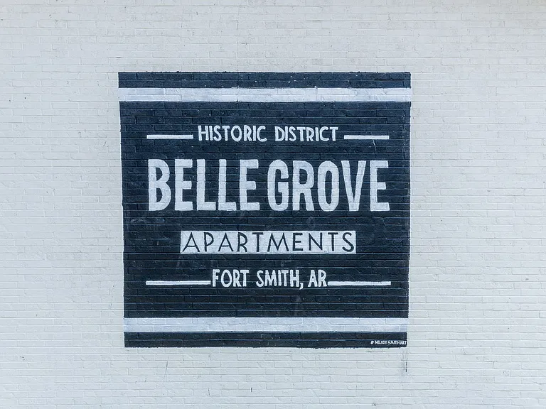 "The Belle Grove" One Bedroom Apartments (Wifi Included) — Photo 22
