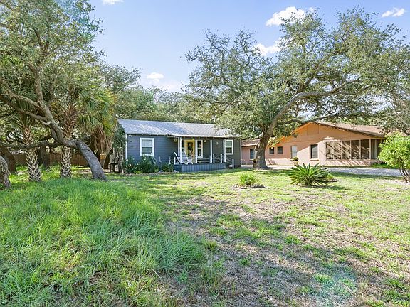 2nd image of 28 Driftwood St