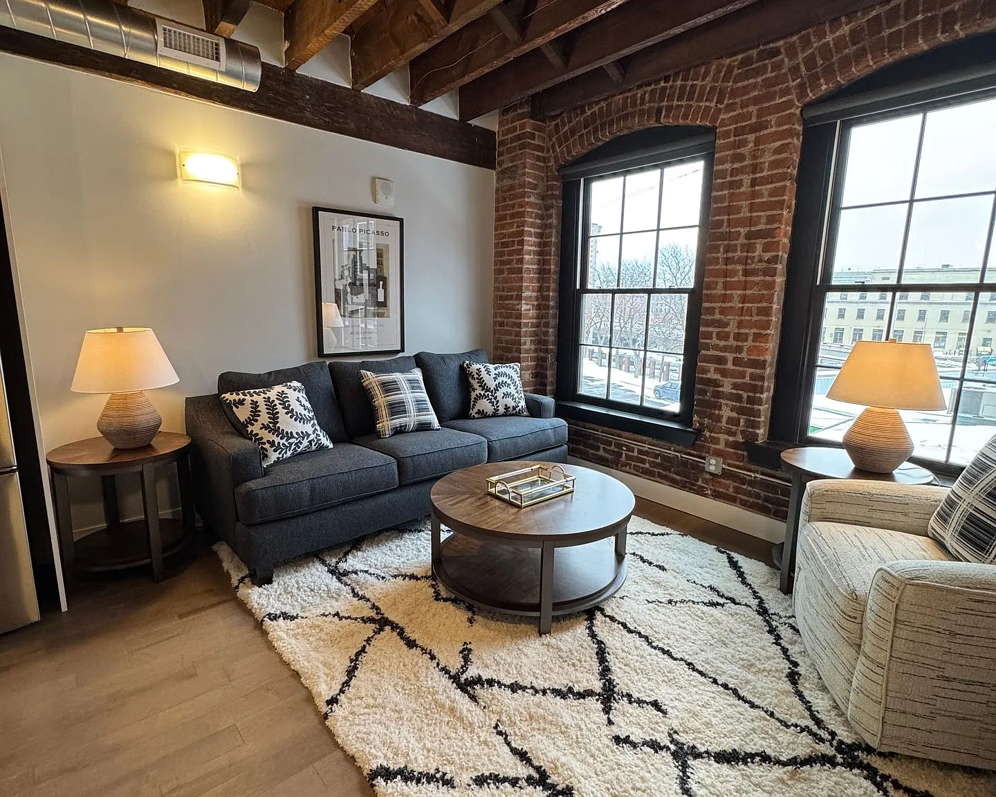 Hotel Street Apartments — Photo 3
