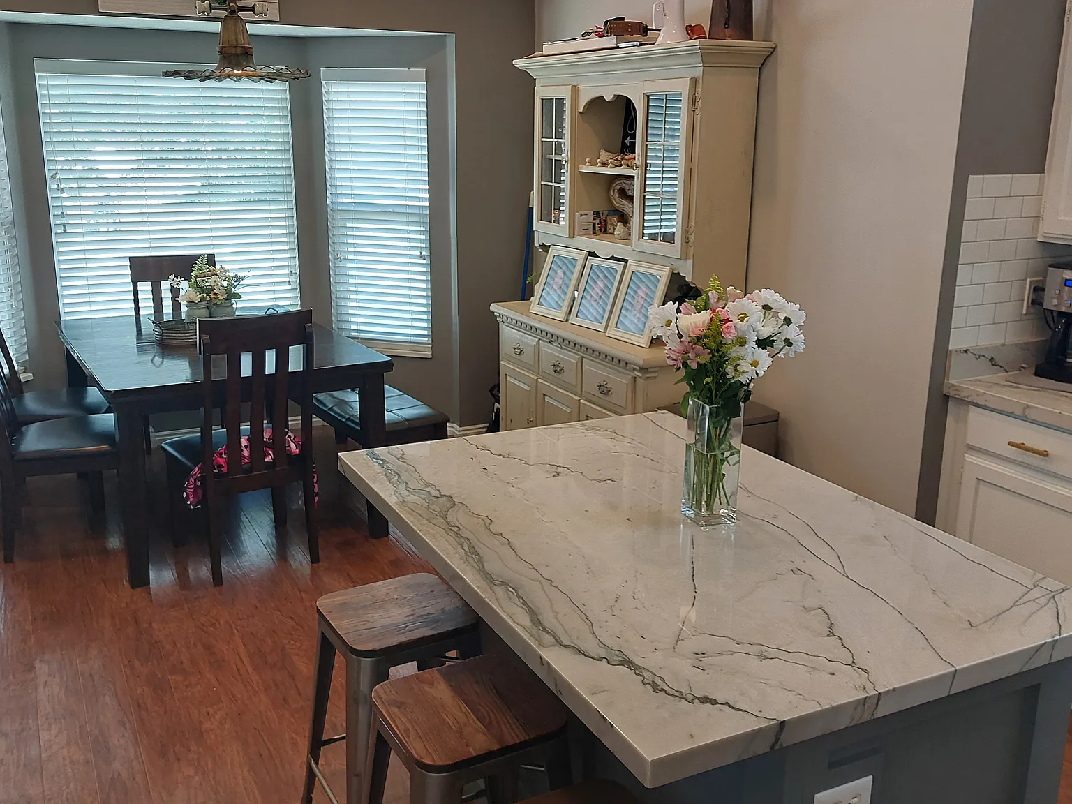 4 bed, 2800 sqft, $2,700 — Photo 3