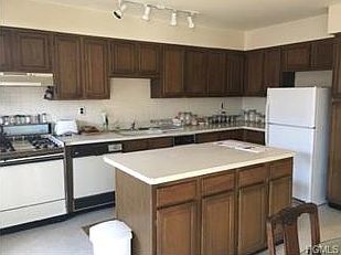 5th image of 28 Milford Ln APT C
