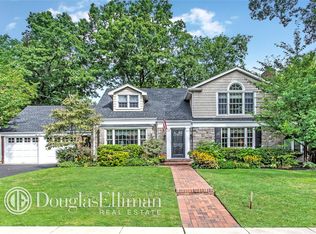 219 Woodbine Ave, Merrick, NY 11566