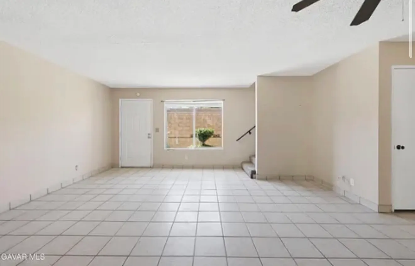 3 bed, 1316 sqft, $2,700 — Photo 3