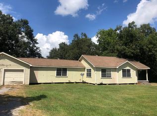 407 Davis Ave, Anahuac, TX 77514