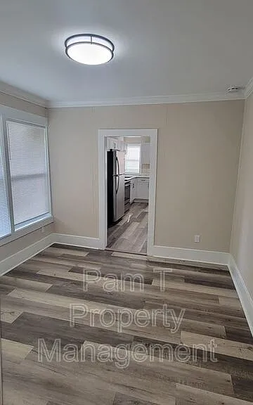 16 Helmken St — Photo 28