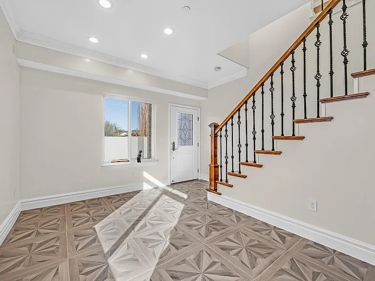 322 Tennyson Rd — Photo 6
