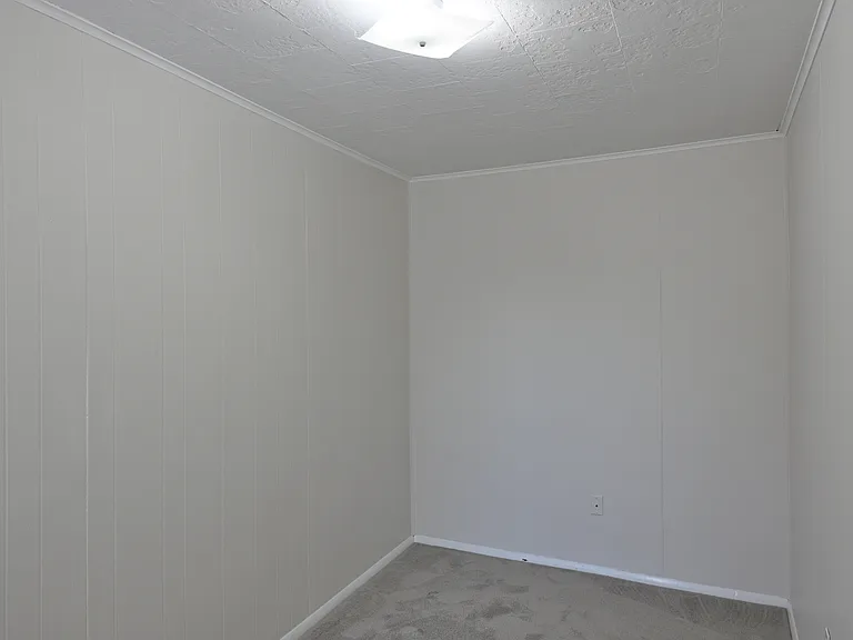 Bedroom 2 (Middle)