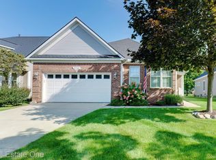 3716 Crestwood Dr, Auburn Hills, MI
