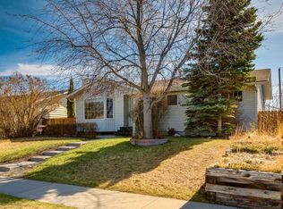 367 NE Acadia Dr SE, Calgary, AB T2J0A6