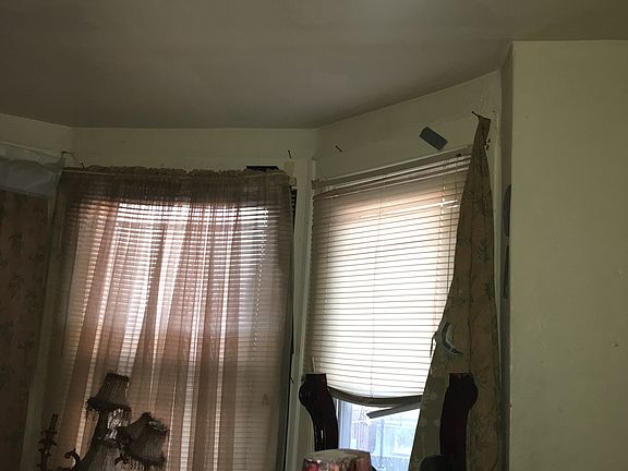 5th image of 627 N 41st St