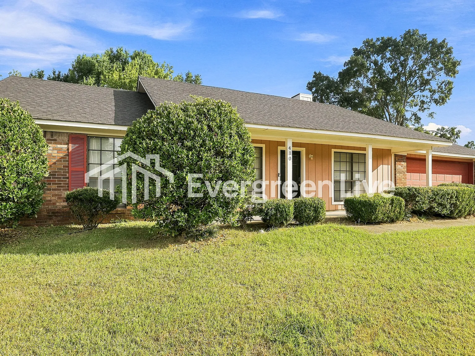 3 bed, 2.0 bath, 1428 sqft, $1,495 — Photo 2