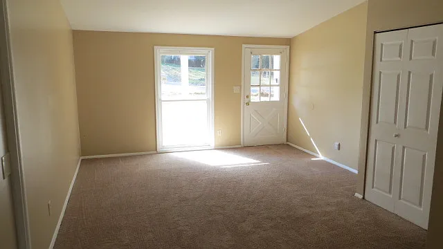 3 bed, 2.5 bath, 1008 sqft, $1,500 — Photo 2