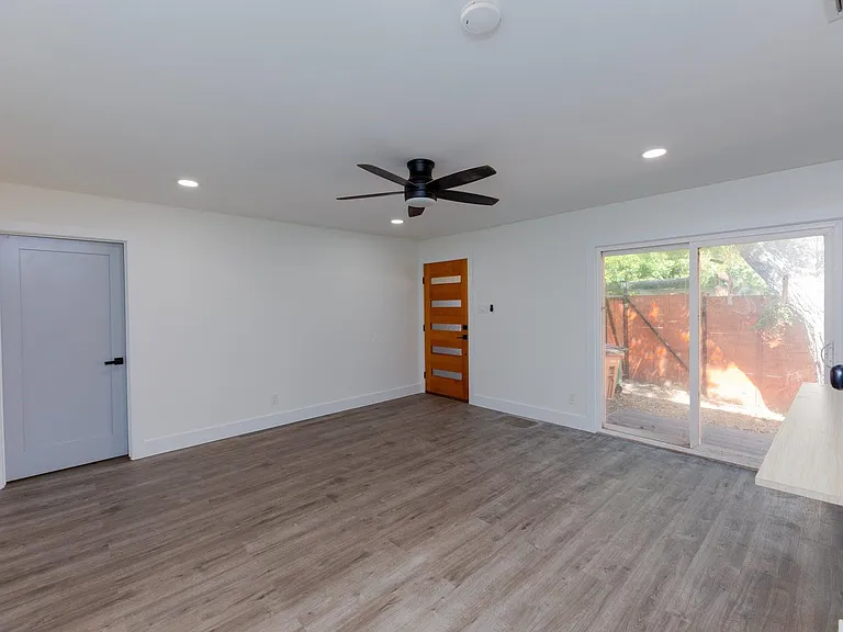 8405 Georgian Dr — Photo 14