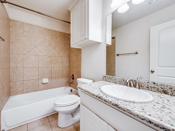 2nd image of 1811 Evergreen Ct