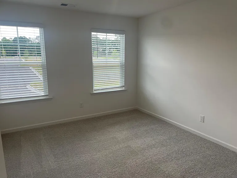 152 Mission Blvd — Photo 16
