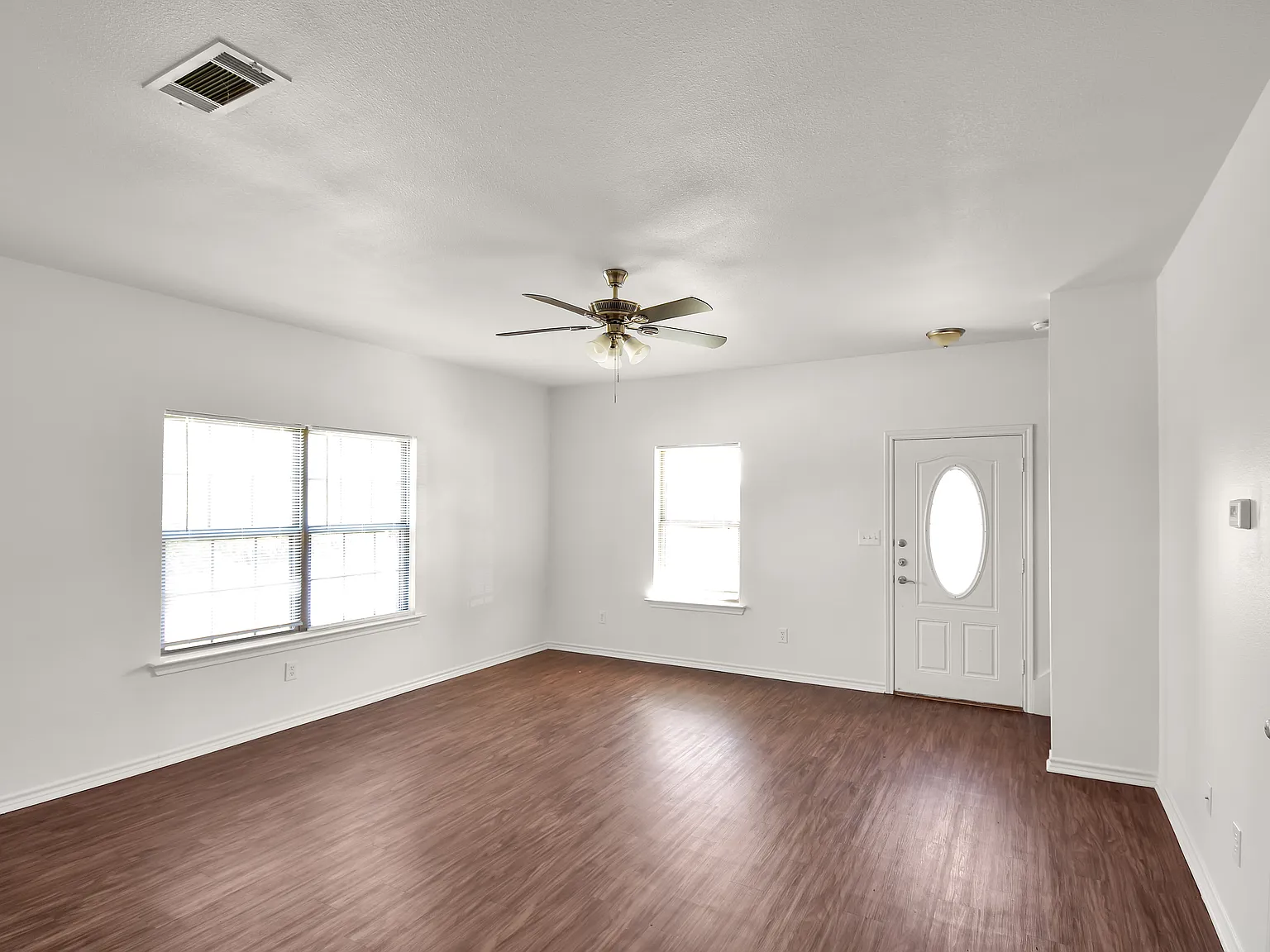 1102 Parkway Trl — Photo 4