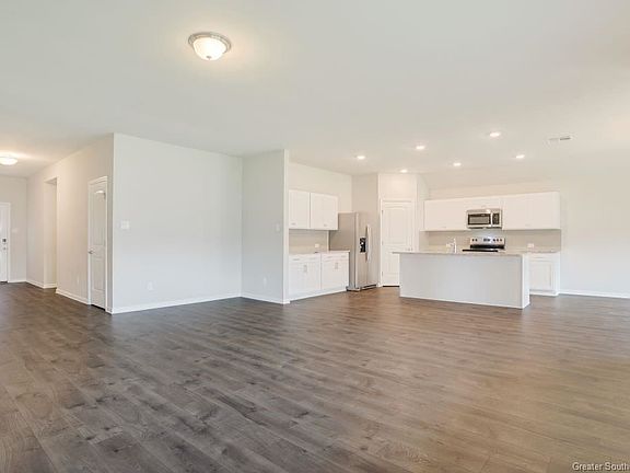 5th image of 977 N Berryvine Ln