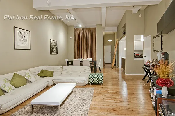 Sold by Flat Iron Real Estate | media 2