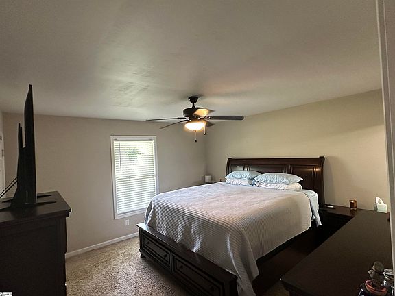 5th image of 404 Woodfield Dr