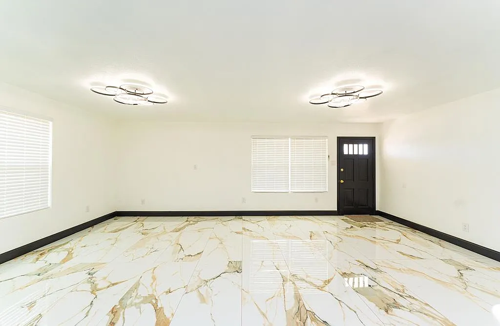 4 bed, 3.0 bath, 1600 sqft, $2,950 — Photo 4