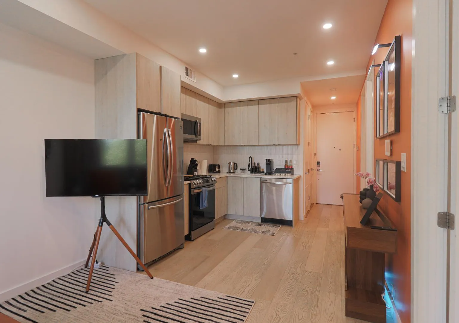 1806 St NE - 10 — Photo 1